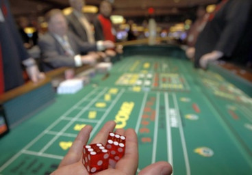 Faire ses débuts au craps dans un casino : un rapide guide pour les néophytes